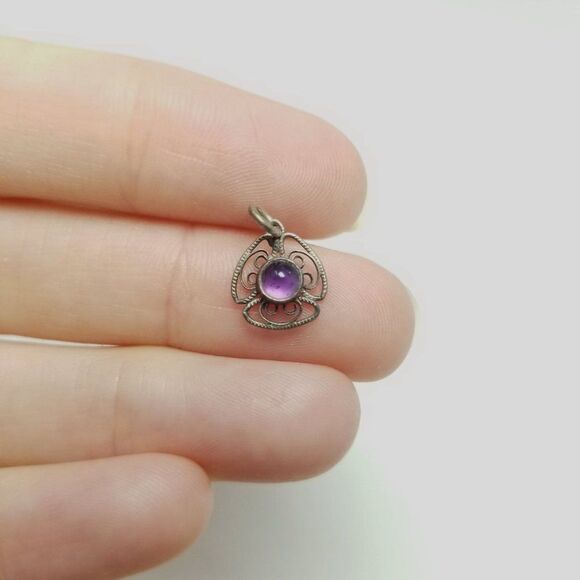 Vintage Tiny Purple Cabochon and Silver Tone Filigree Charm Pendant, Estate - Picture 6 of 6